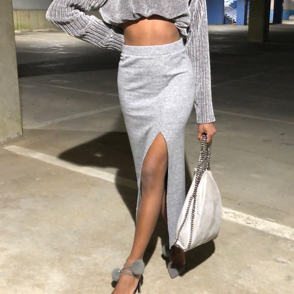 Knit grey skirt